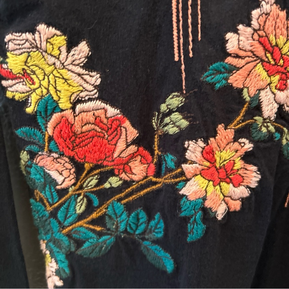 Johnny Was LA Black Long Sleeve Embroidered Shirt Top Floral Logo Amour Heart M - Picture 12 of 14
